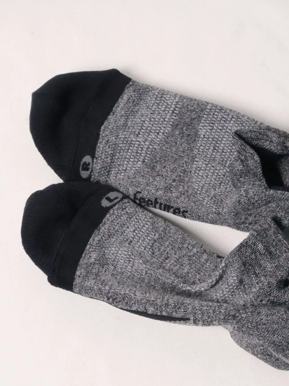 Feetures Ankle Socks Cushioned Athletic | Size M